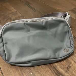BRAND NEW NEVER USED Lululemon Everywhere Belt Bag 1L, Asphalt Grey